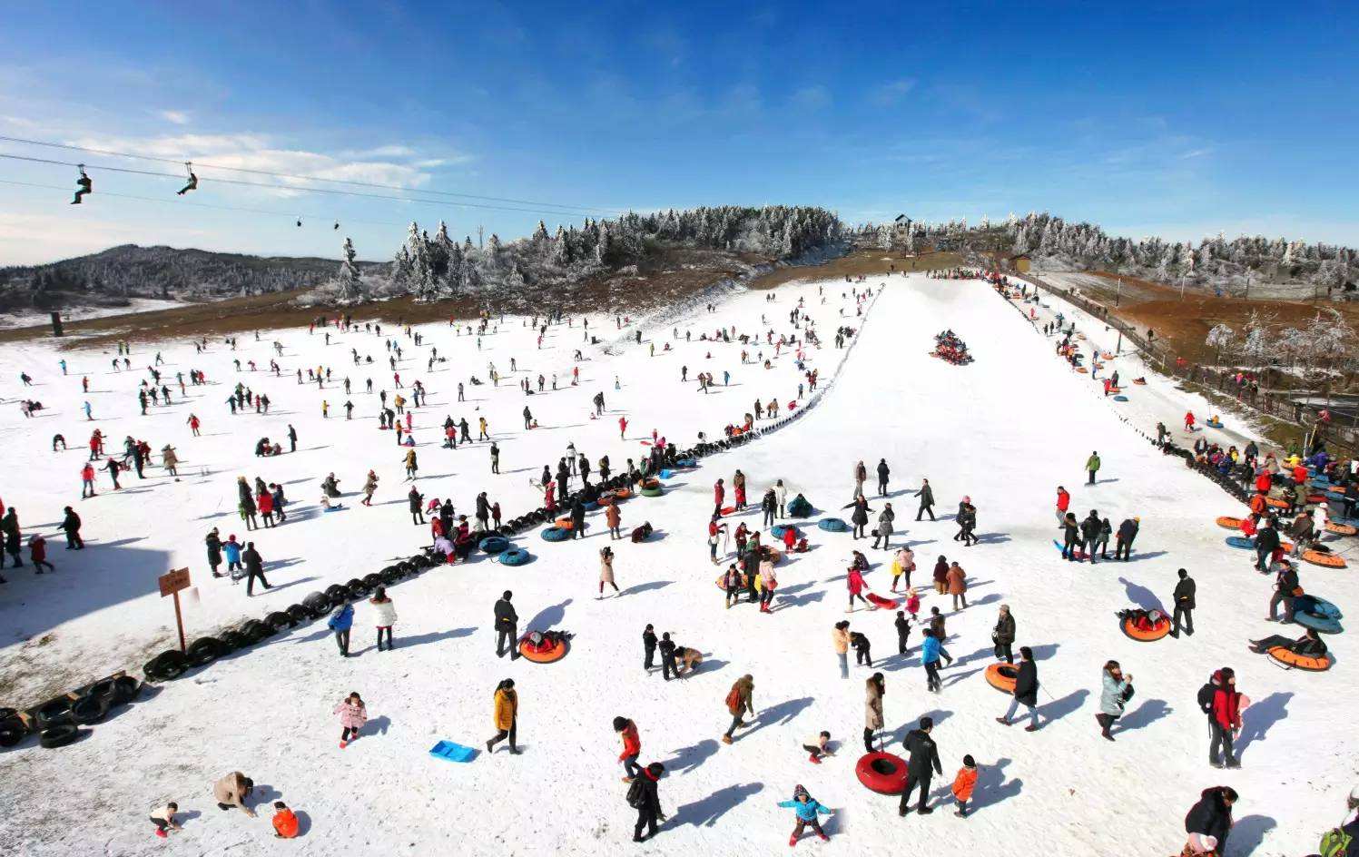 【携程攻略】北京军都山滑雪场景点,北京近郊的滑雪场，雪质一般，有点颗粒感，带孩子去玩，请了私教！滑…